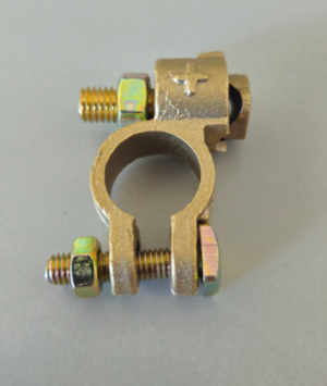 Akujuhtme klemm / Topelt kinnitusega+